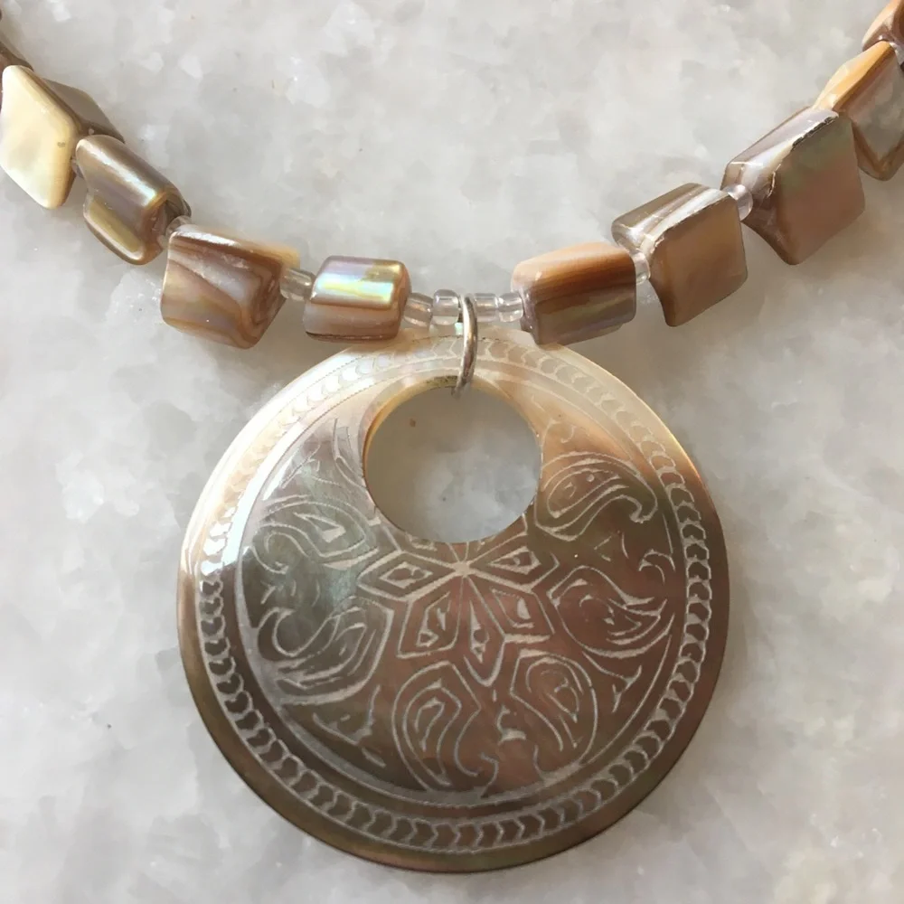 Elegant Beige Etched shell and beaded necklace and Shell anklet/bracelet 🐚🪸🌞🌼 - Picture 5 of 15